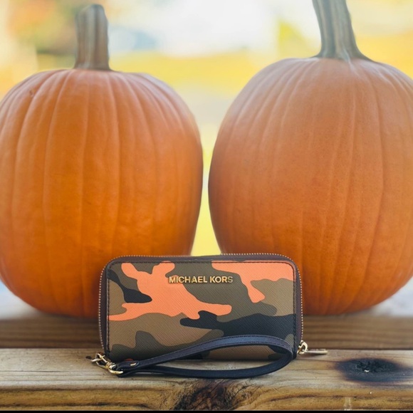 Michael Kors Handbags - Michael Kors Brown and Gold Wristlet